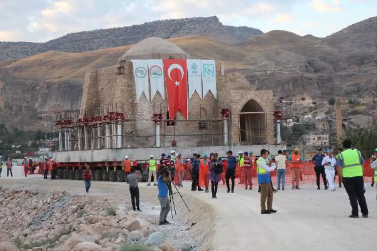 İmam Abdullah Zaviyesi, Gözyaşları Eşliğinde Taşındı