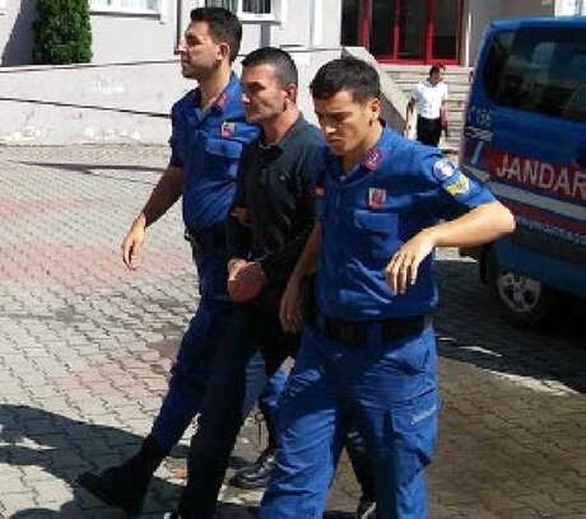 Kalaşnikofla Fabrikayı Taradı, Güvenlikçiyi Rehin Aldı (2)