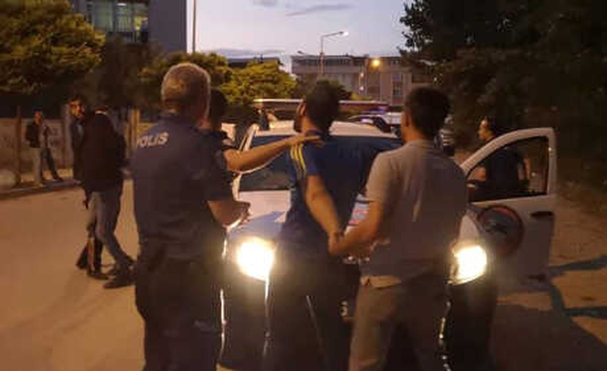 Kavga Ederken Uyarıda Bulunanlara Pompalı Tüfekle Ateş Etti