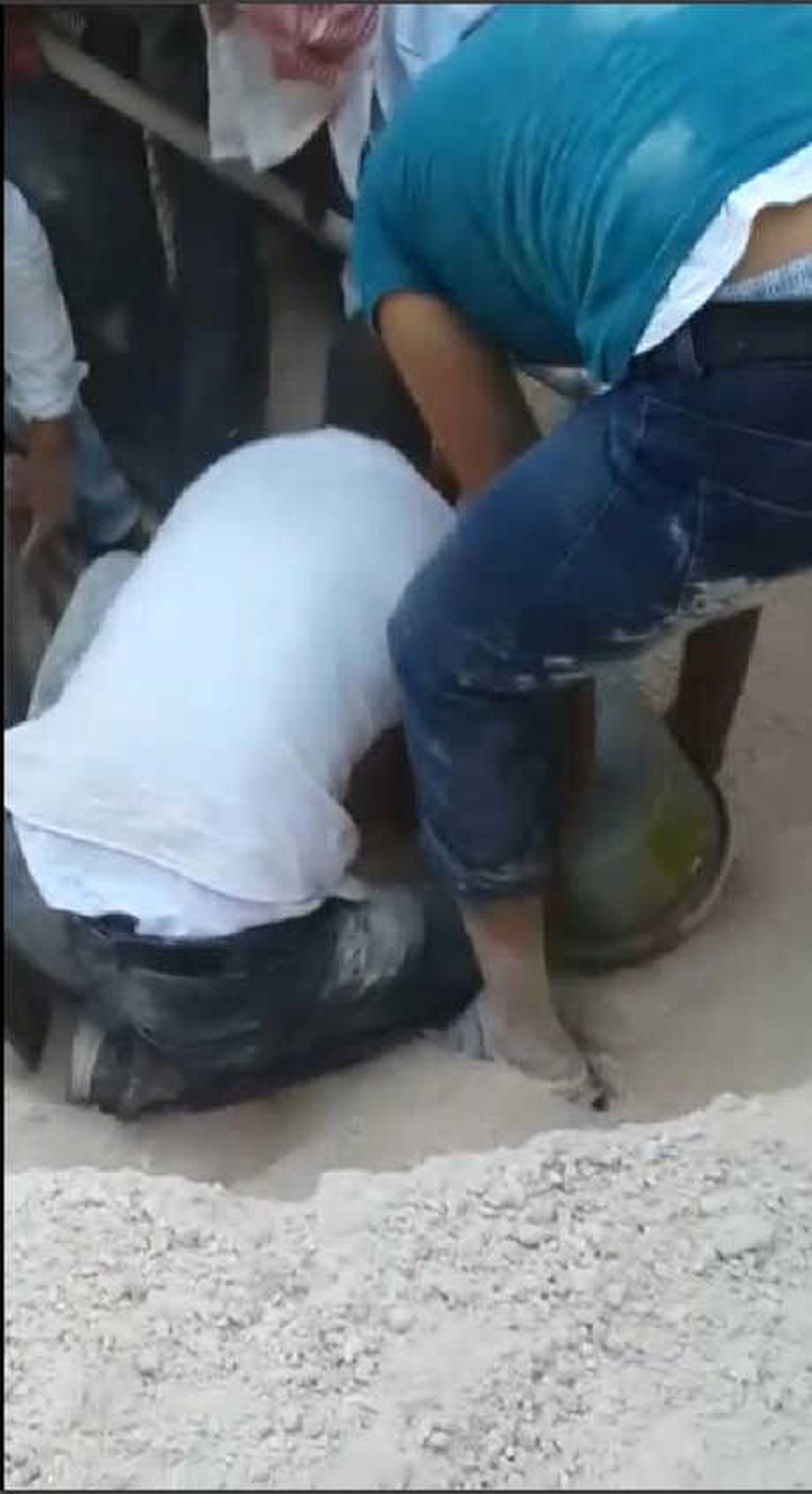 Kum Yığının Altında Kalan Çocuğu Kurtarma Seferberliği
