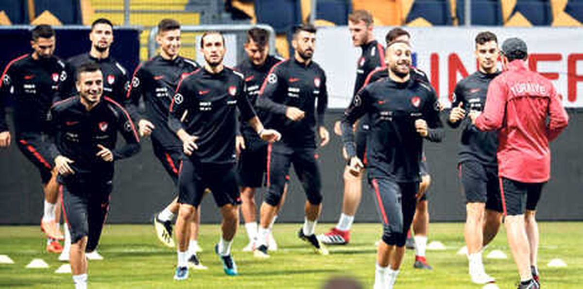 Lucescu\'dan Defansa Dokunuş