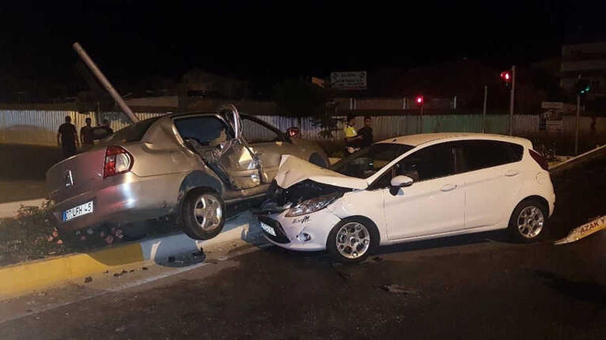Manavgat\'ta Trafik Kazası: 4 Yaralı