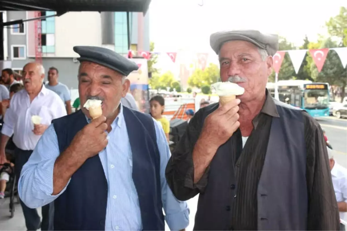 Maraş Dondurmasına Adıyamanlılar Büyük İlgi Gösterdi