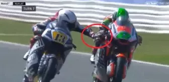 Moto2'de Romano Fenati, Rakibin Frenini Sıktı