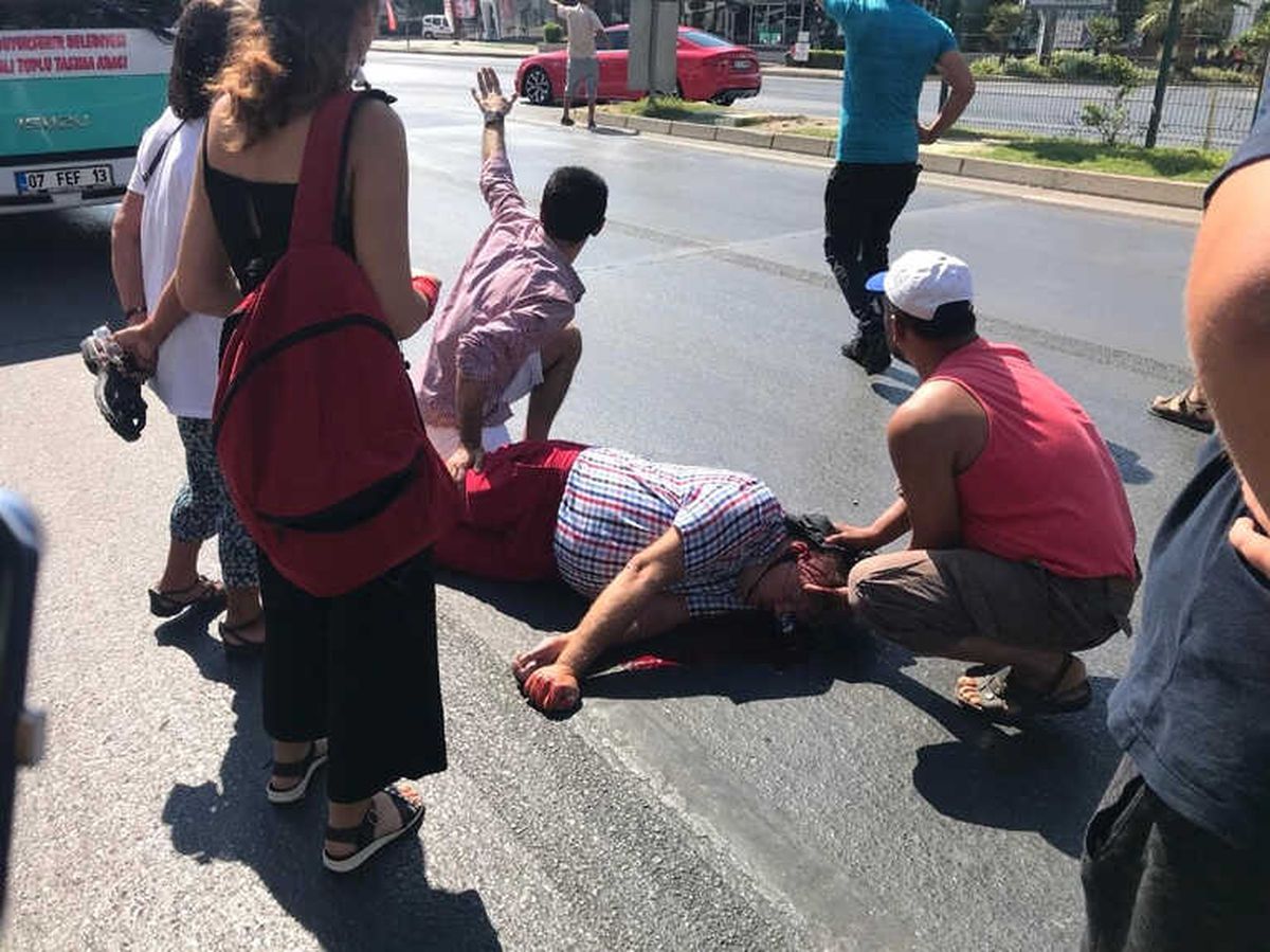 Otobüsün Çarptığı Norveçli Turist Ağır Yaralandı