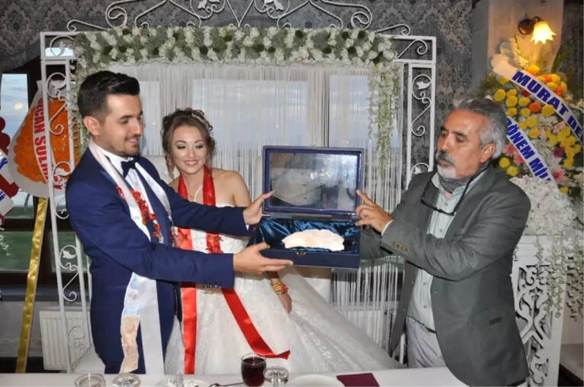 Baba, Jeoloji Mühendisi Oğluna 10 Milyon Yıl Yaşındaki Yengeç Fosilini Hediye Etti