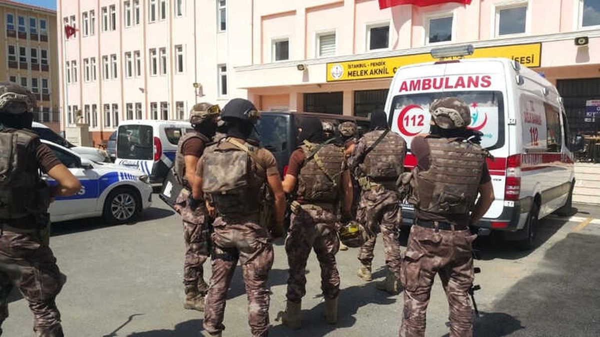 Pendik\'te Lisede Nişanlı Dehşeti