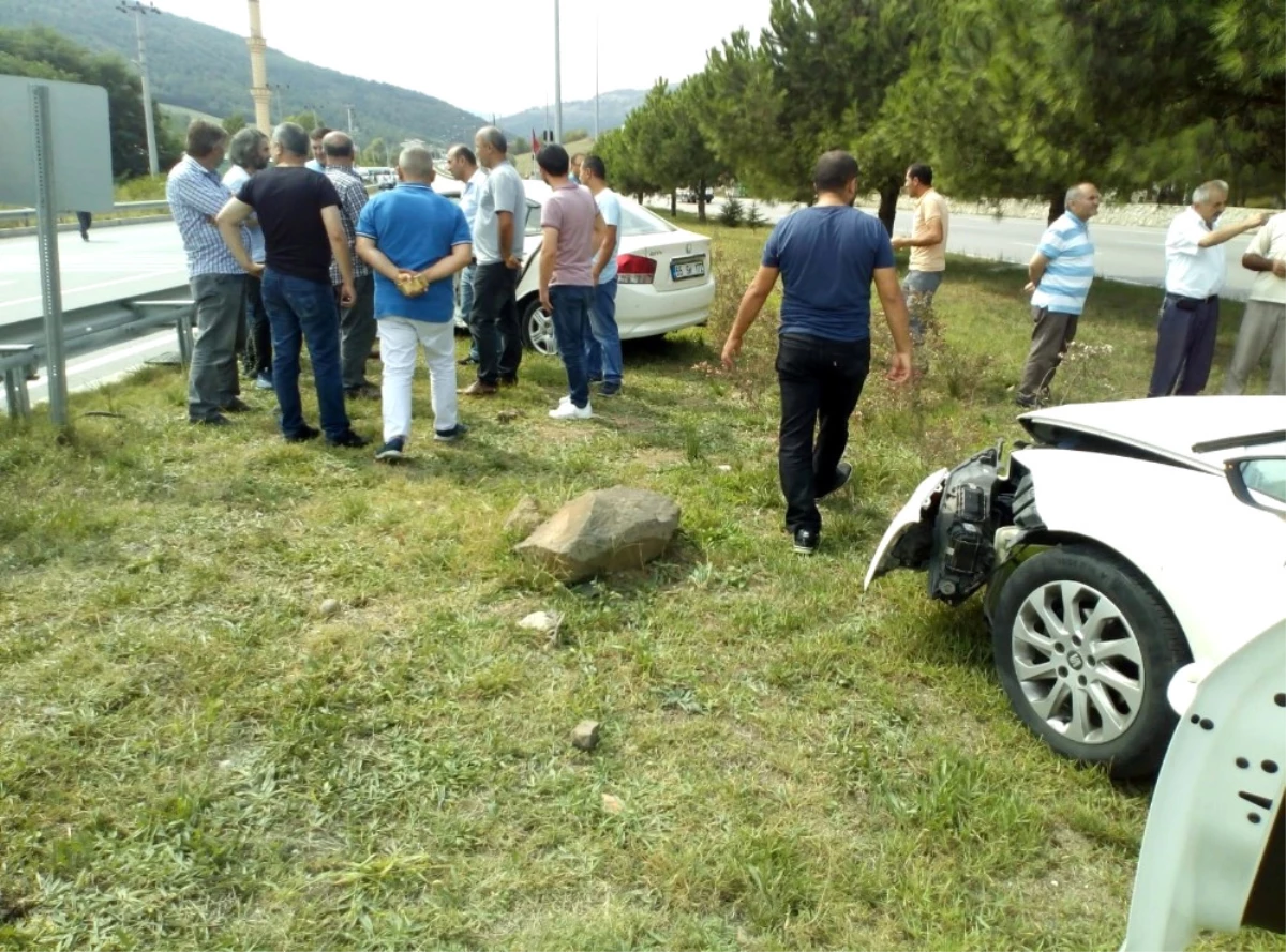 Samsun\'da Trafik Kazası: 1 Ölü, 2 Yaralı