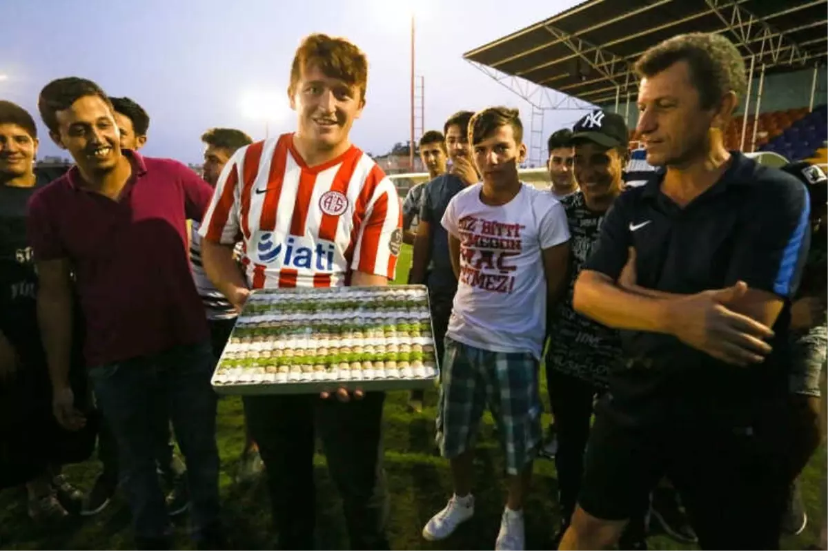 Taraftardan Kepez Belediyespor\'a Destek