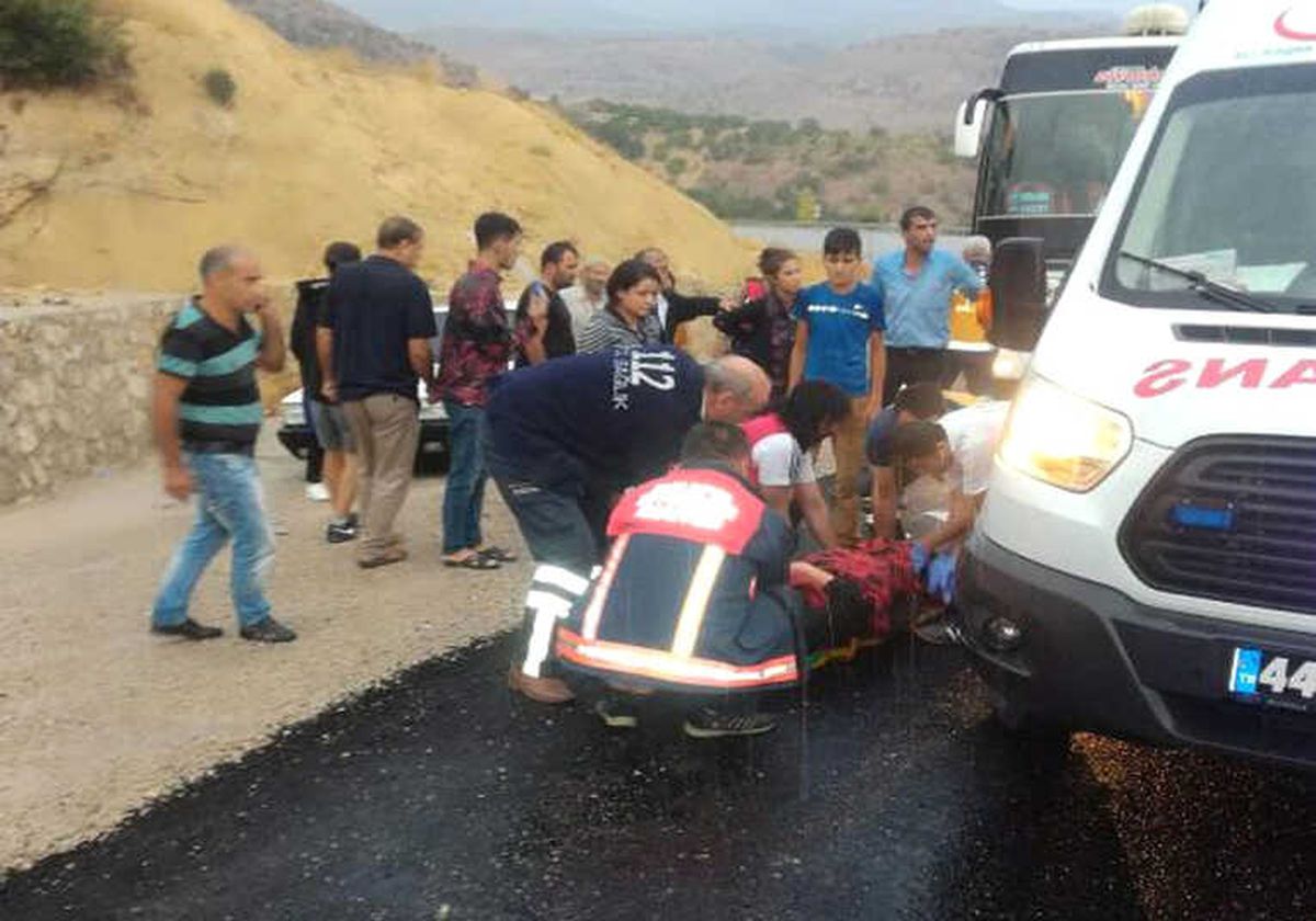 Tarım İşçilerini Taşıyan Minibüs Devrildi: 7 Yaralı
