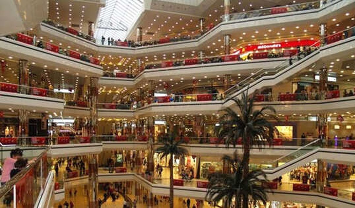 Üç Avm\'de Mağazalar İki Saat Geç Açıldı