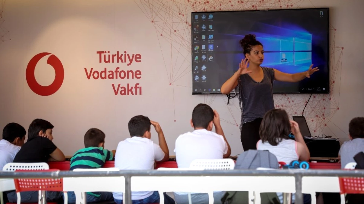 Vodafone, Erzincan\'ın Köy ve Kasabalarına "Kodlama" Götürdü