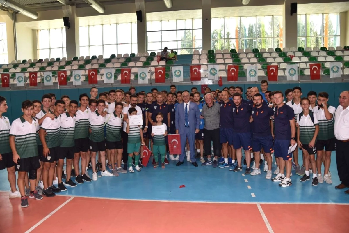 4 Bin Çocuk Manisa Büyükşehir\'in Yaz Okulunda Spor Yaptı