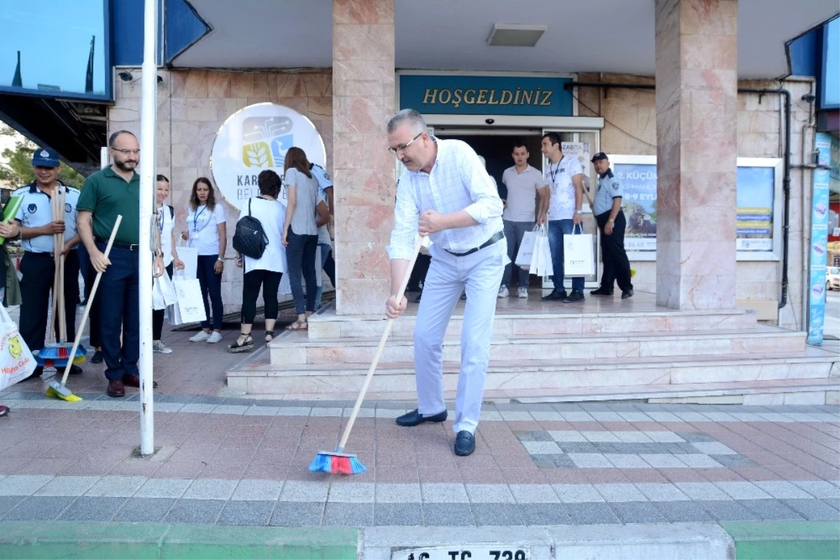 Başkan Sokakları Temizledi