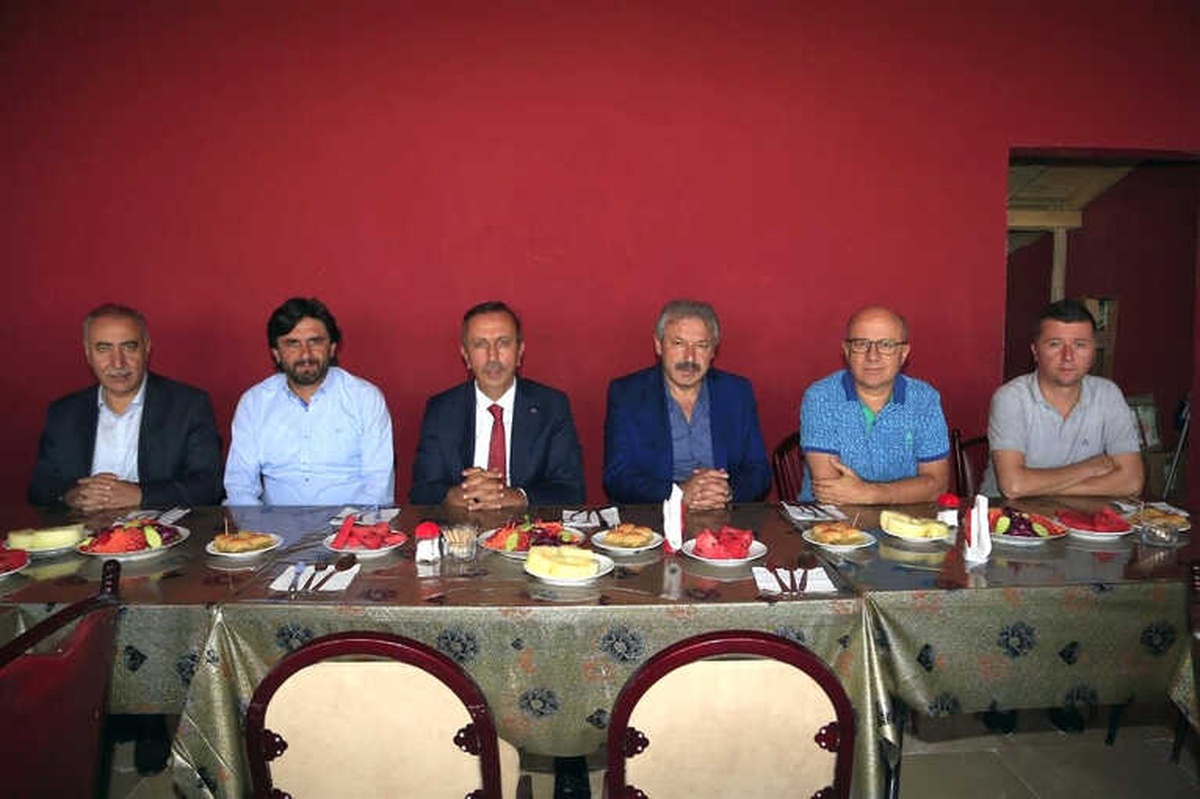 Belediye Başkanı Seçen, Nevşehir Belediyesporlu Futbolcularla Bir Araya Geldi