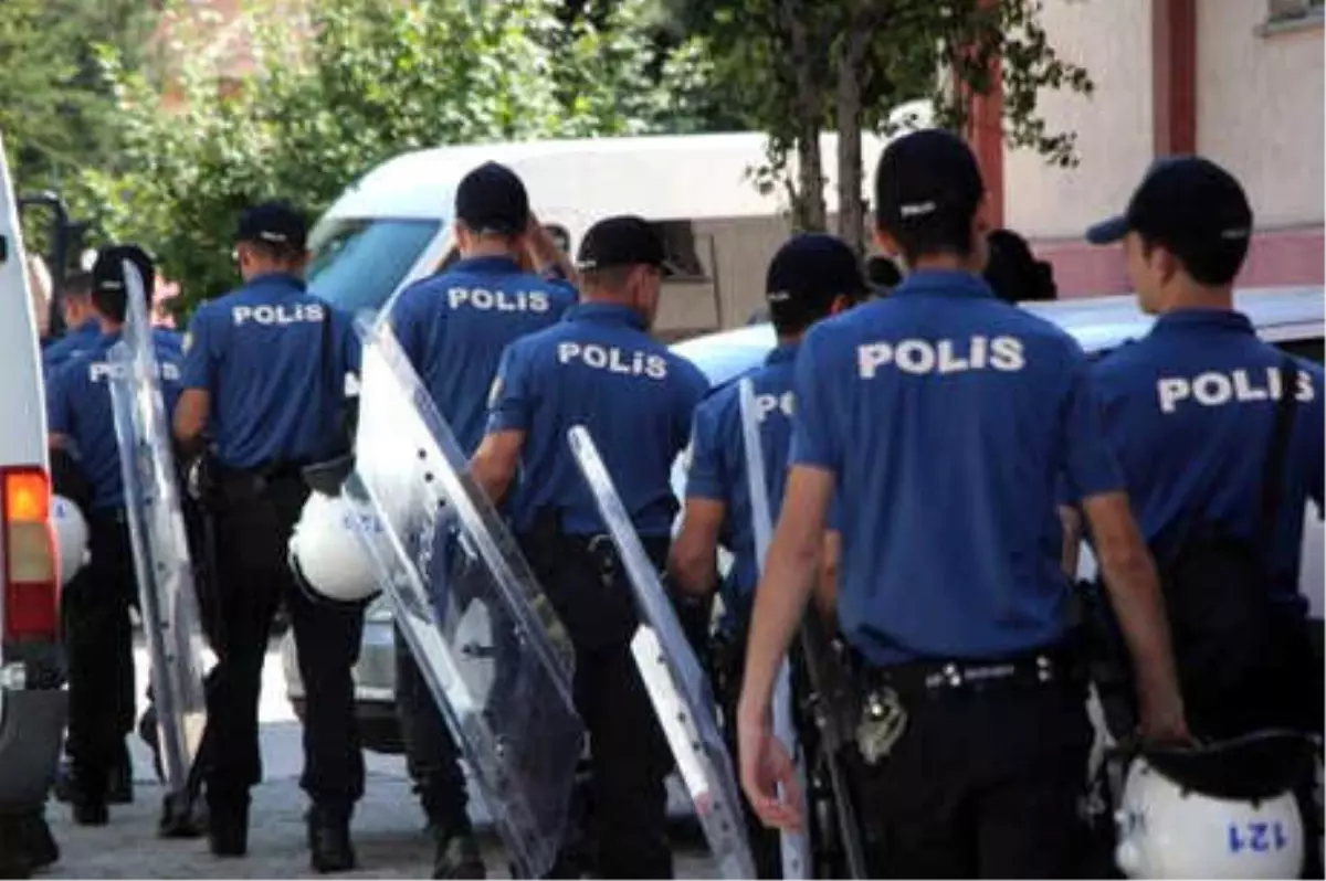 Bolu\'da Polise Saldıran 5 Kişi Adliyeye Sevk Edildi