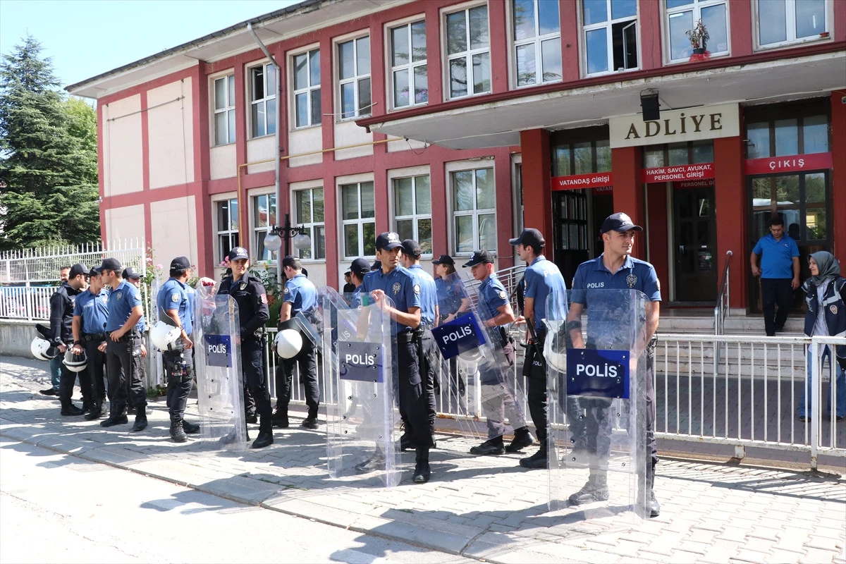 Bolu\'da Polisle Şüpheli Yakınları Arasındaki Arbede