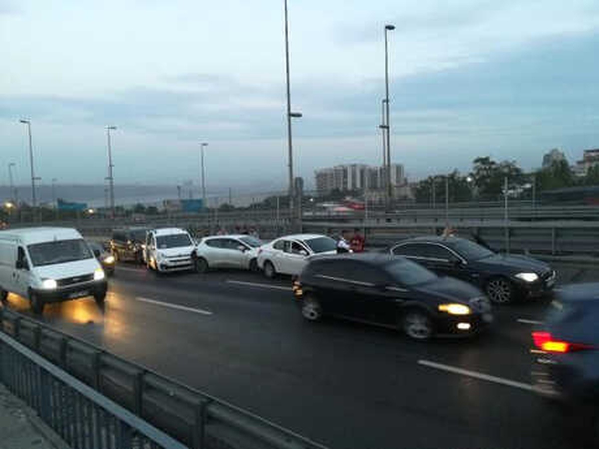 D-100\'de Zincirleme Kaza: Trafiğe Takılmak İstemeyenler Geri Geri Gitti