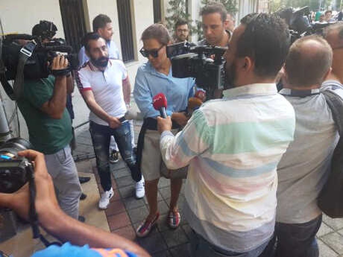 Demet Akalın 2 Dakikada Boşandı