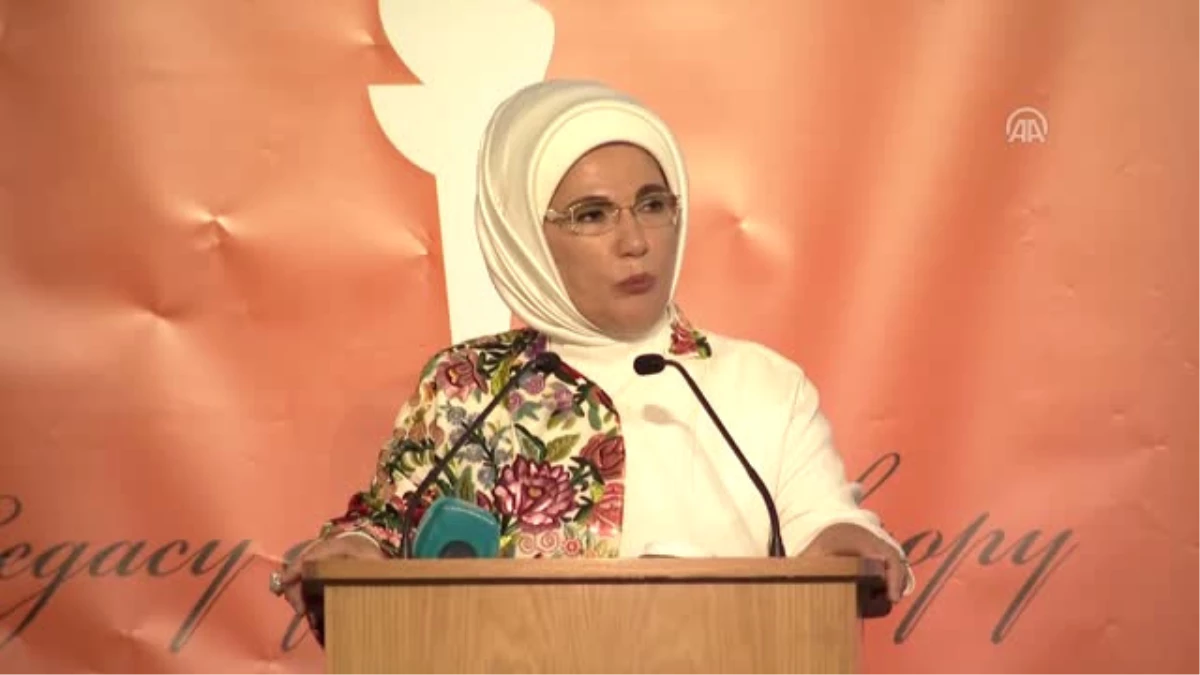 Emine Erdoğan\'a "İnsani Hizmet Takdir Ödülü" Verildi (3)