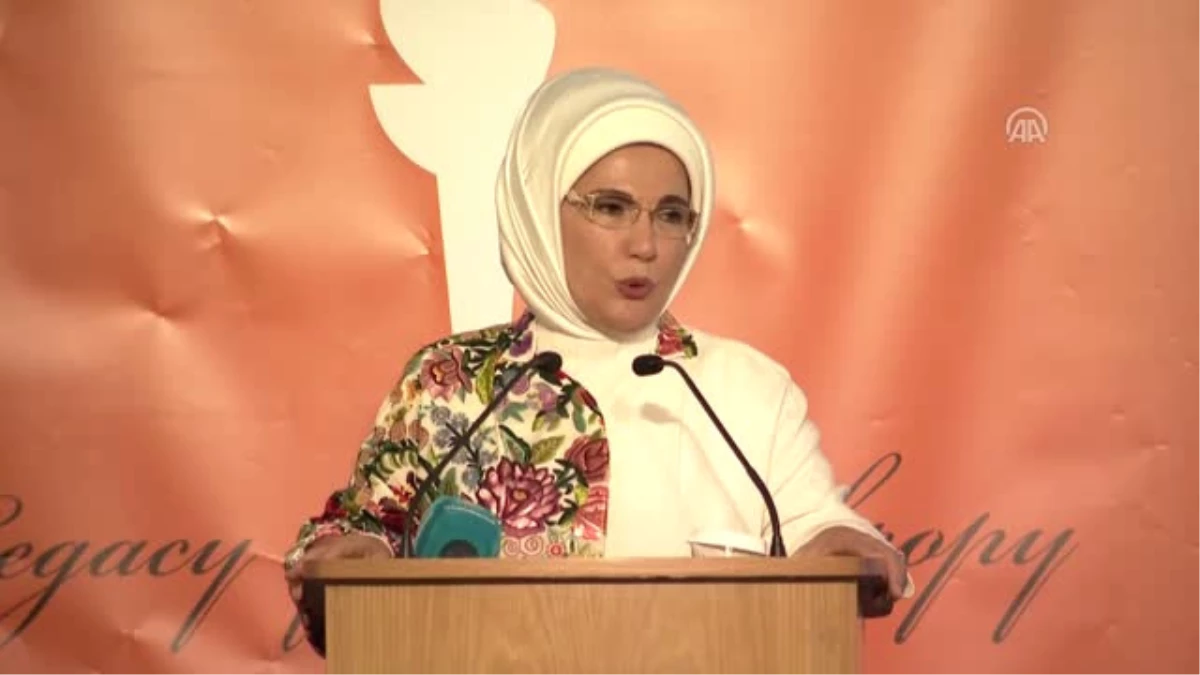 Emine Erdoğan\'a "İnsani Hizmet Takdir Ödülü" Verildi (2)