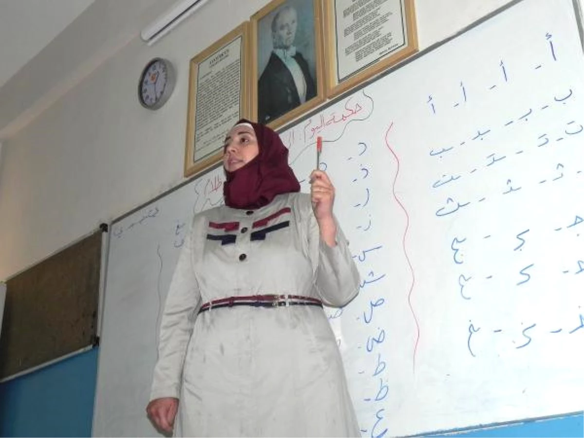 İlkokullardaki Suriyeli Çocuklara Suriyeli Rehber Öğretmen