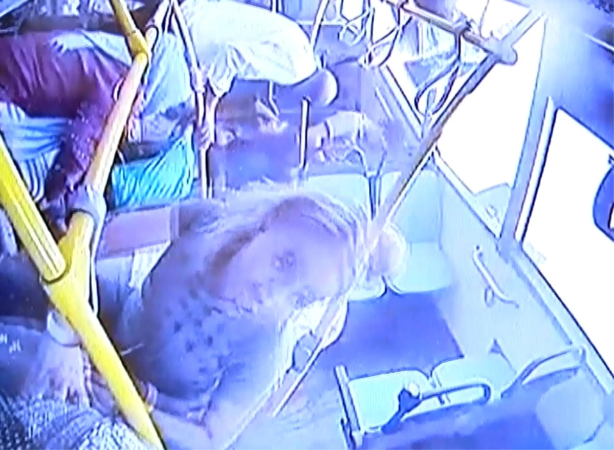 Manisa\'daki Otobüs Kazasının Güvenlik Kamerası Görüntüleri Ortaya Çıktı