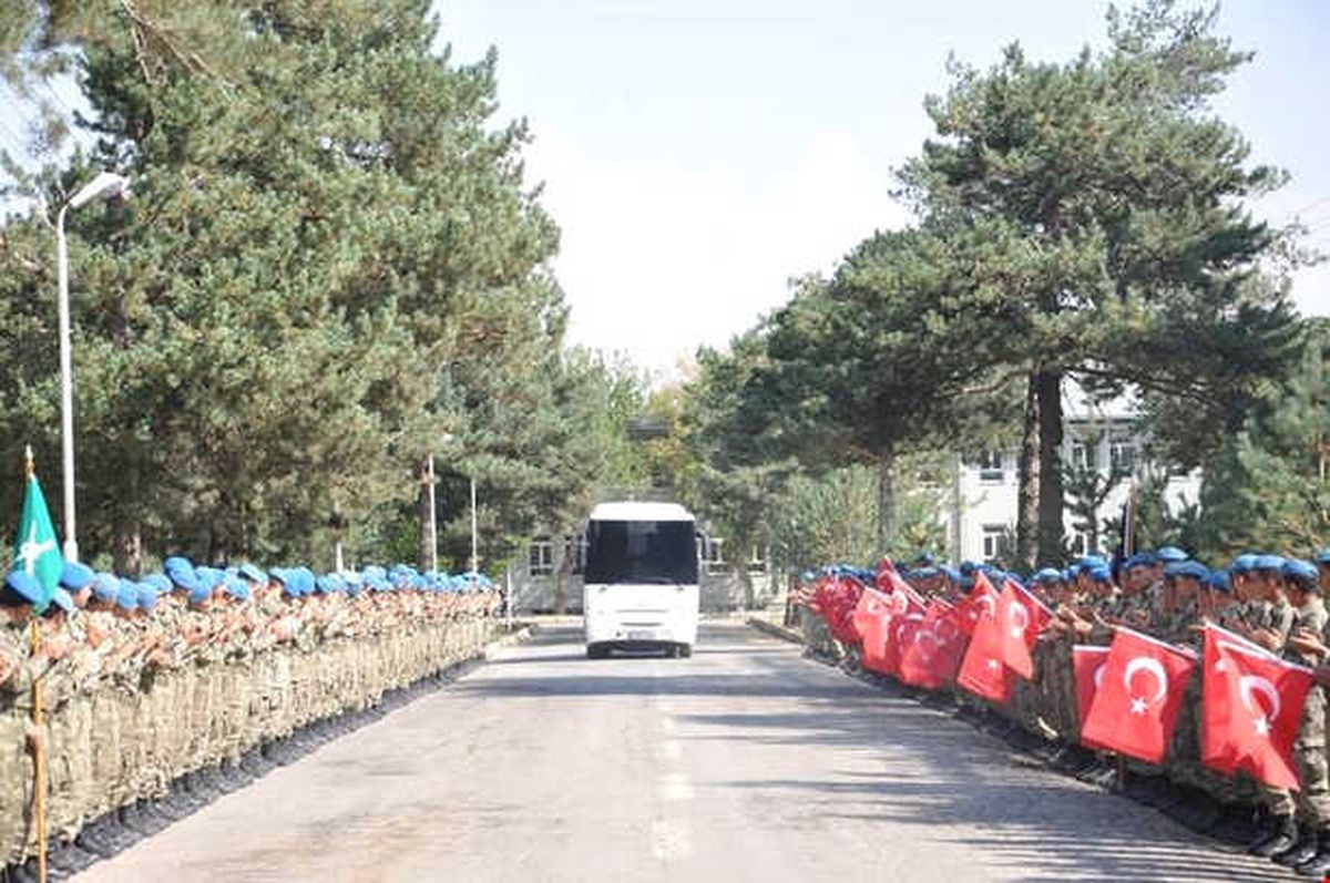 Muş\'ta Askeri Birlikler Dualarla Uğurlandı