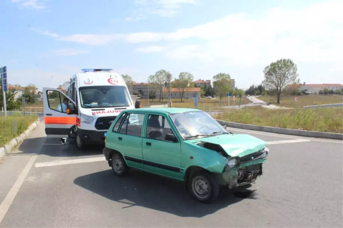 Otomobiller Çarpıştı: 1 Yaralı