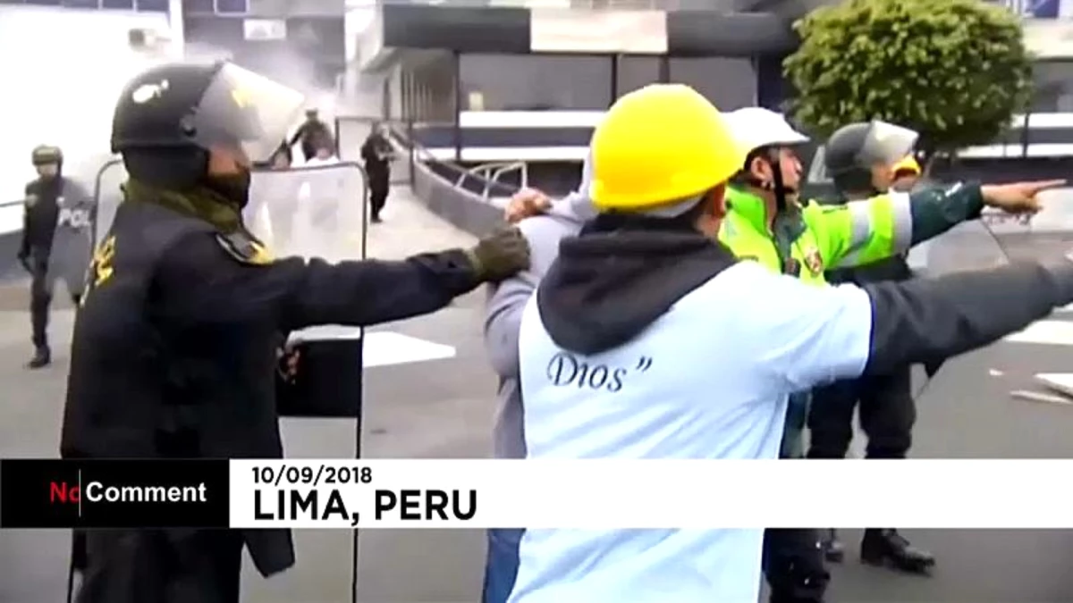 Peru\'da Dini Bir Grupla Futbol Kulübü Taraftarları Arasında Arsa Tartışması Toplu Kavgaya Dönüştü