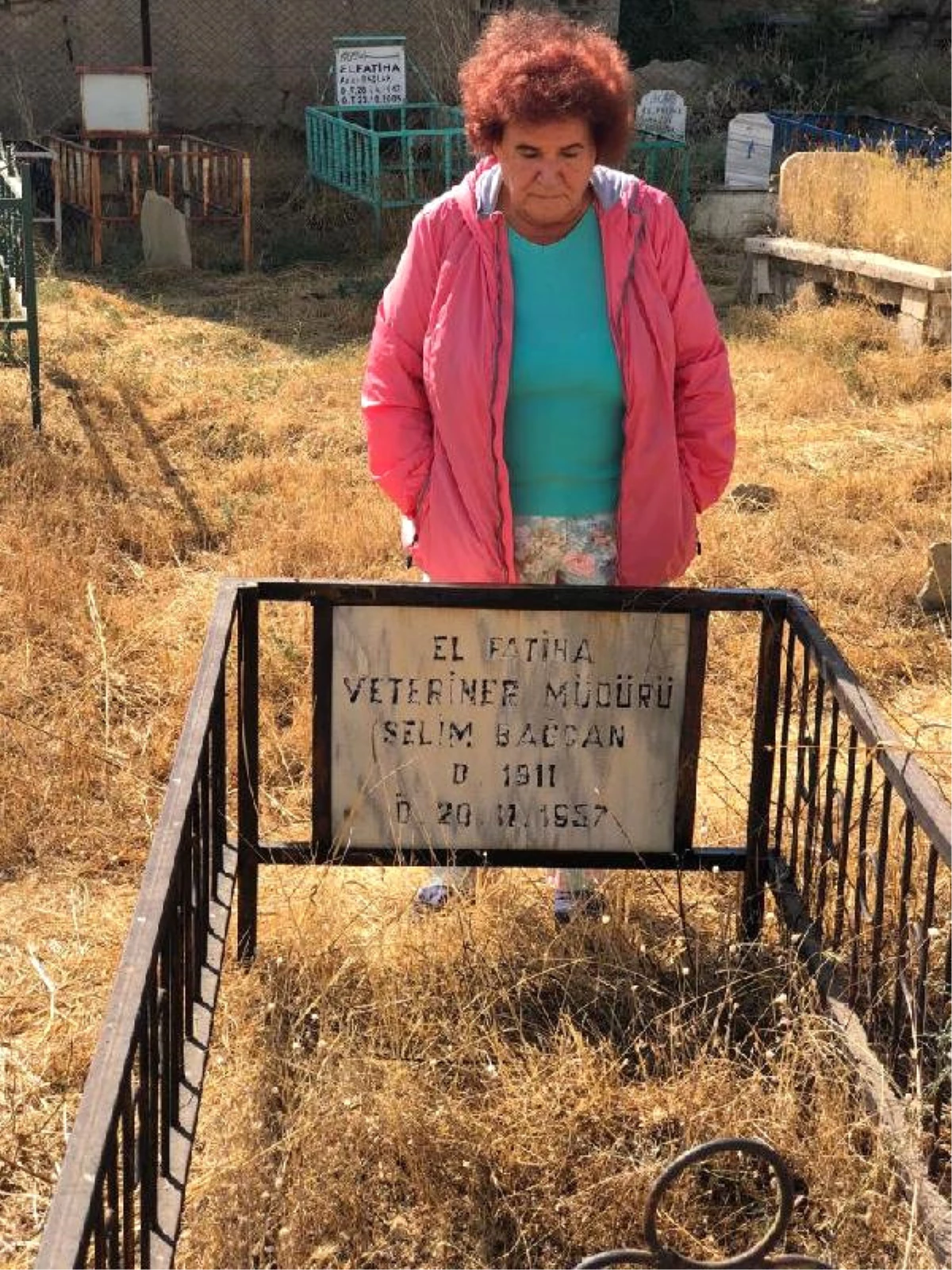 Selda Bağcan, Van\'da Babasının Mezarını Ziyaret Etti