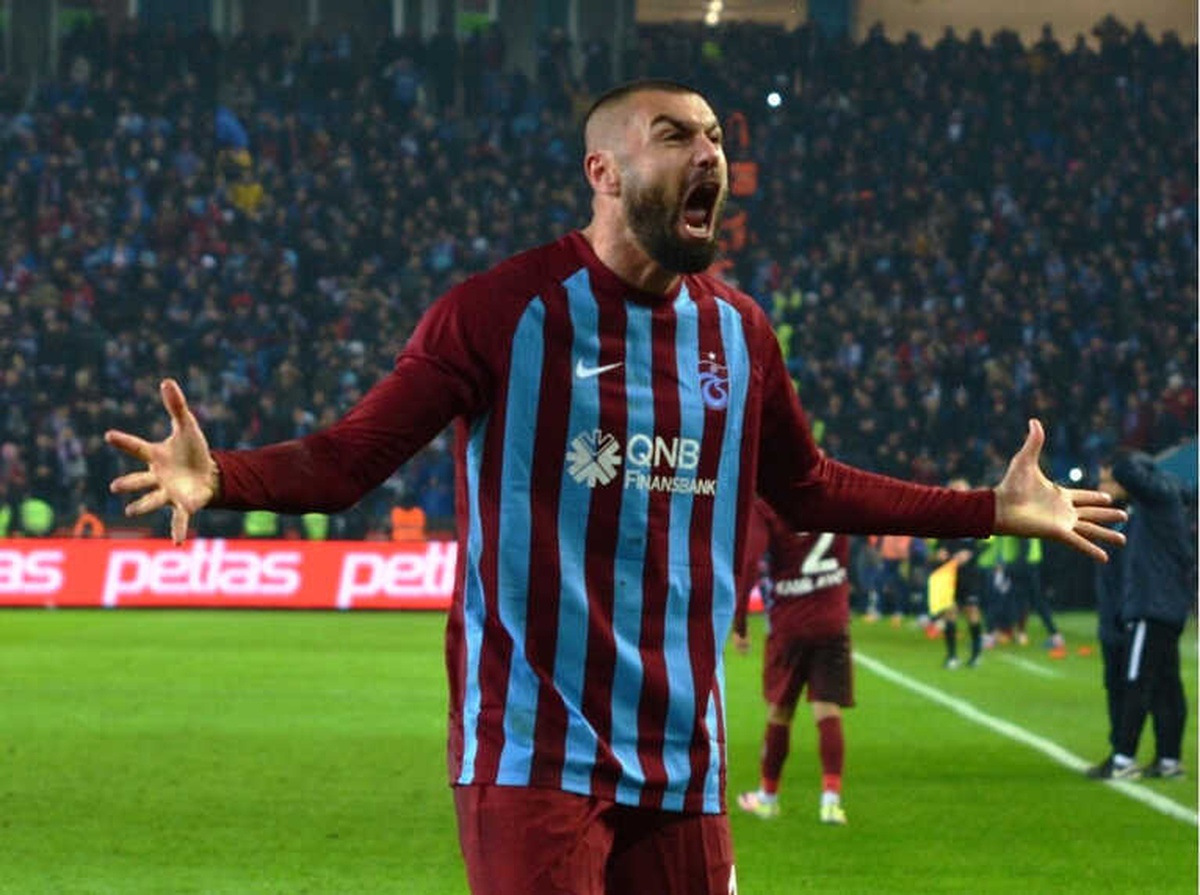 Trabzonspor\'da Burak Yılmaz\'ın Kaptanlığı Alındı