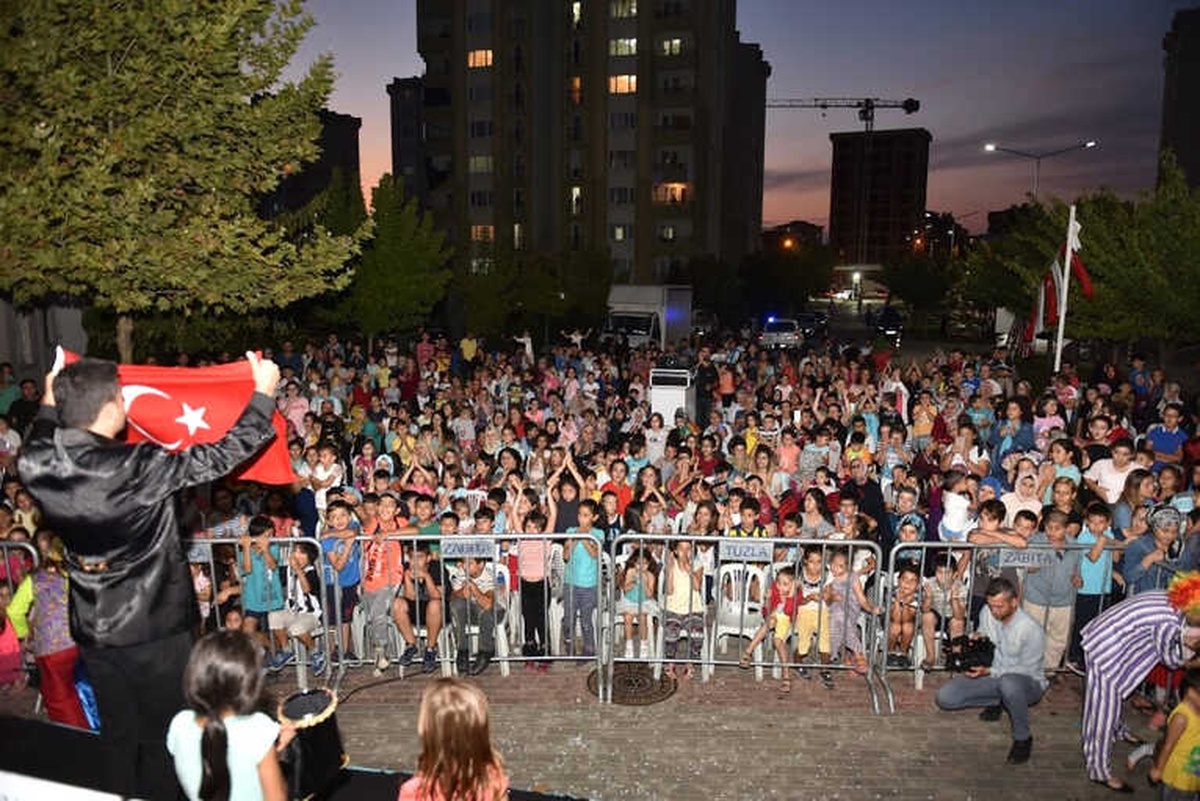 Tuzla\'nın Mahallelerinde 1 Tır Dolusu Şenlik Yaşanıyor