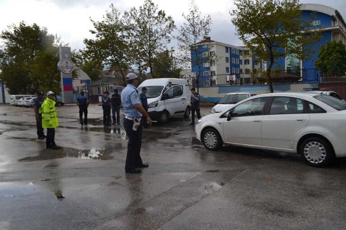 Yağmurlu Havada 90 Polisle "Huzur" Operasyonu