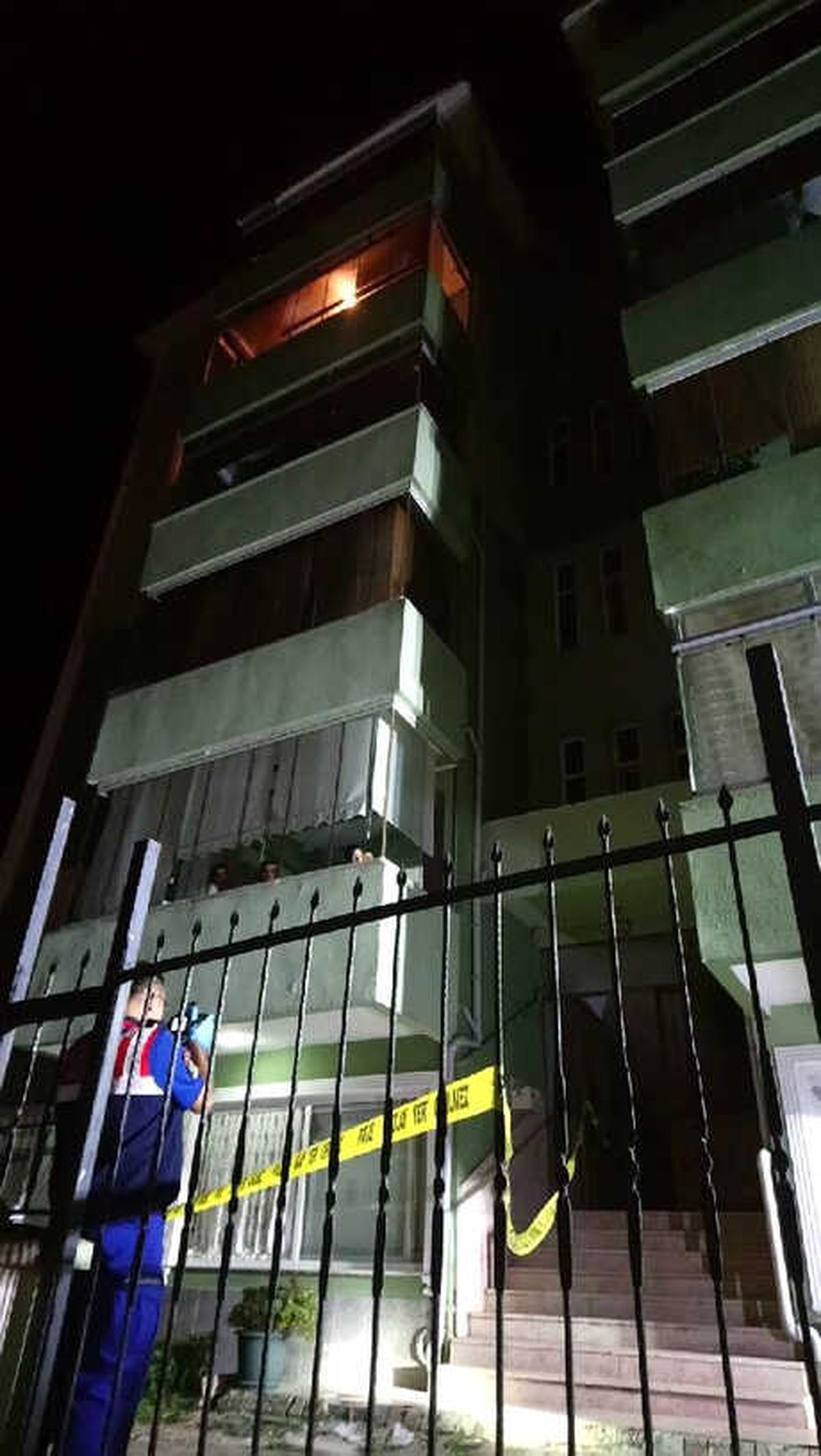 4\'üncü Kattan Atlayıp İntihar Etti