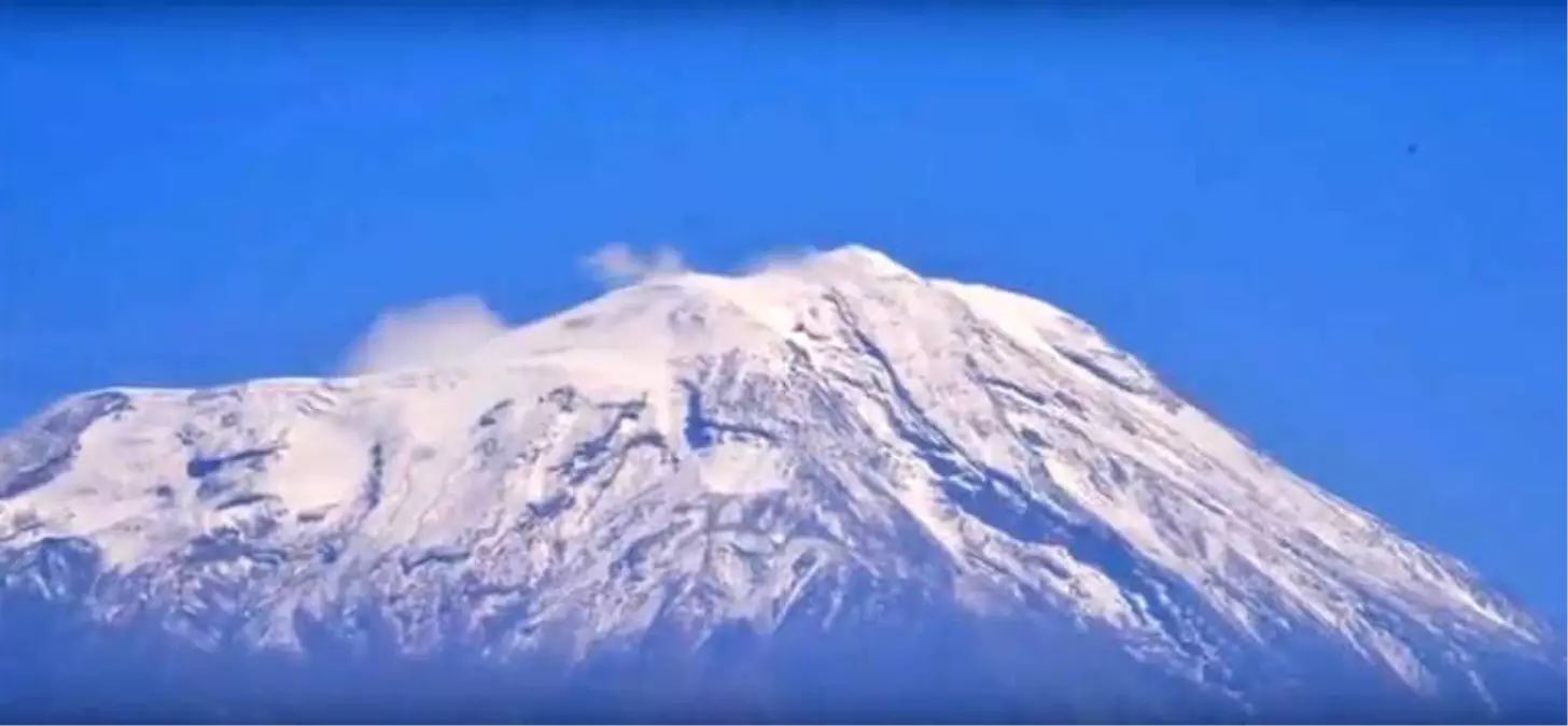 Ağrı Dağı\'nın Yüksek Kesimlerine Kar Yağdı