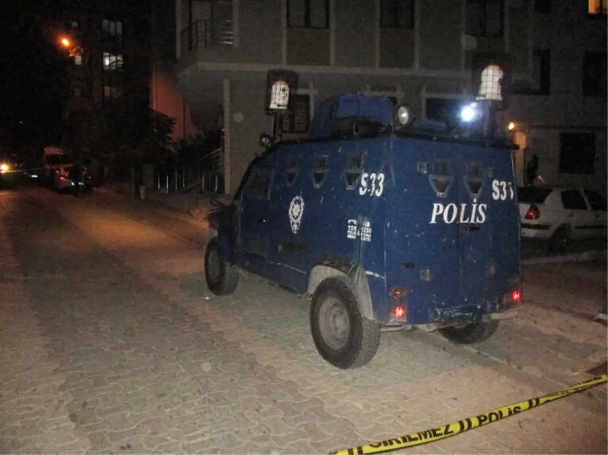 Ataşehir\'de El Bombasına Benzer Cisim Polisi Alarma Geçirdi