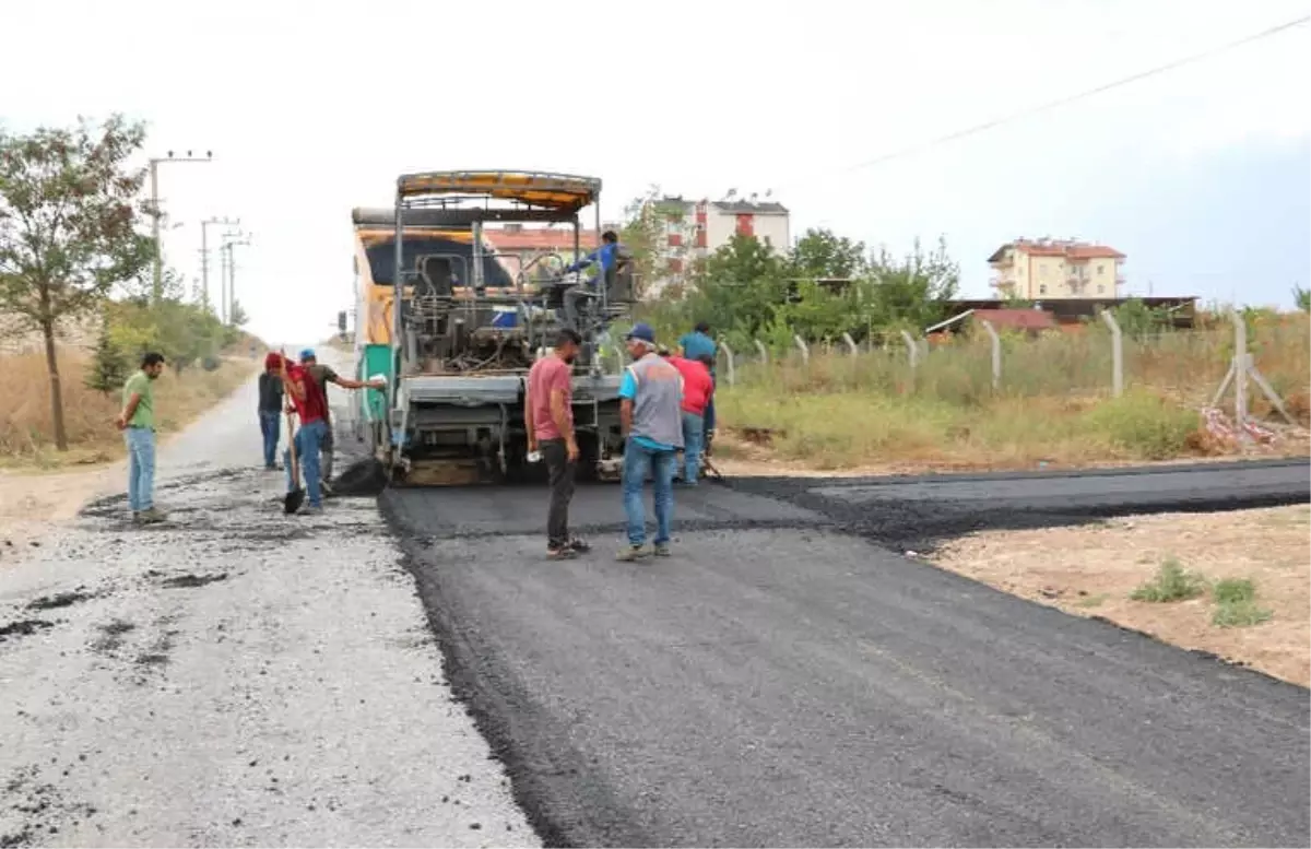 Beyşehir\'de Sıcak Asfalt Çalışmaları Sürüyor