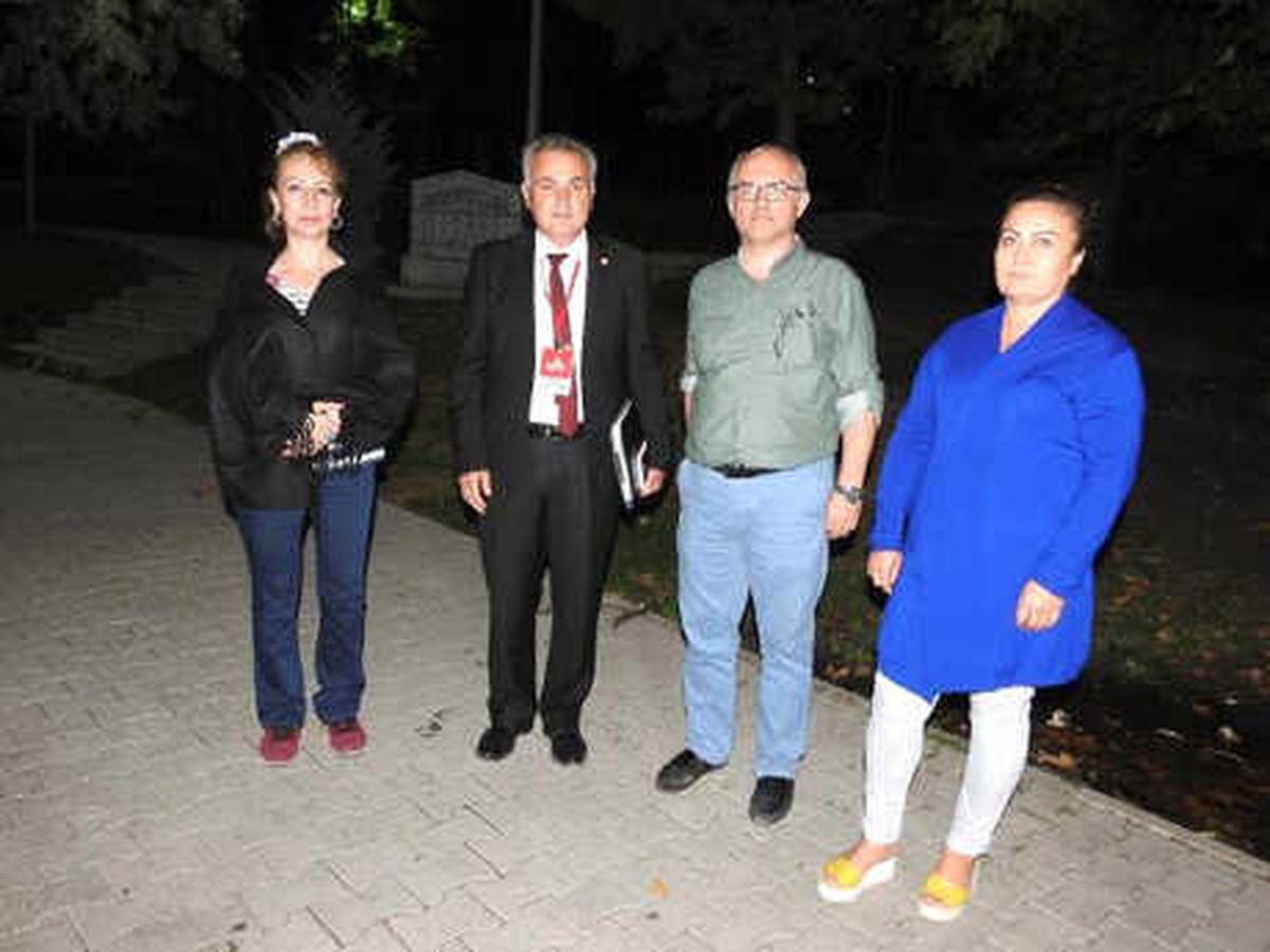 Çöp Depolama Alanında Silahla Vurulan 8 Köpek Ölüsü Buldular