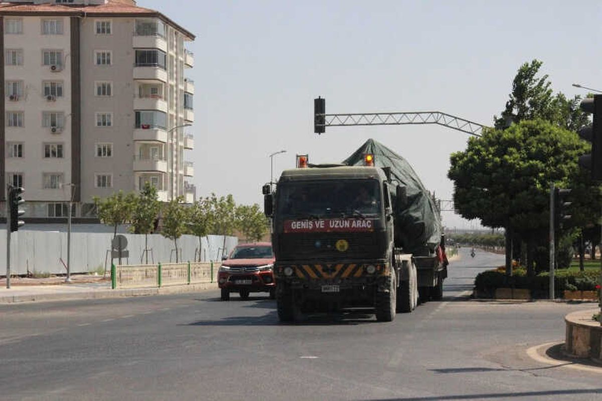 İdlib Sınırına Obüs ve Tank Sevkıyatı