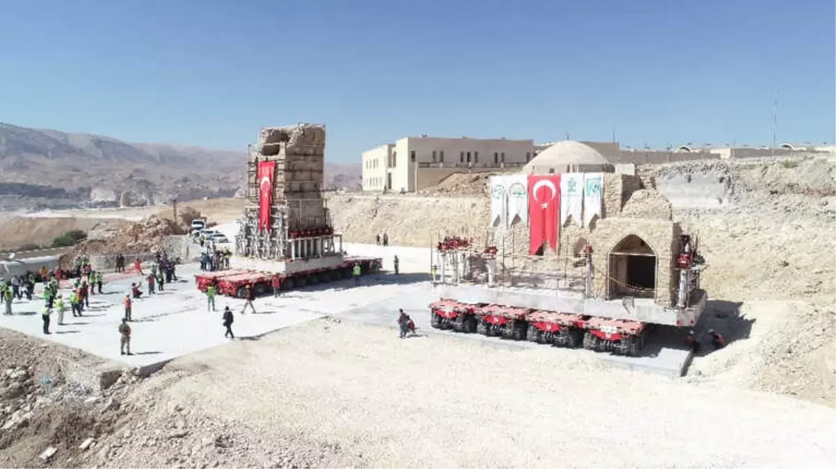 İmam Abdullah Türbesi\'nin Minaresi Taşındı