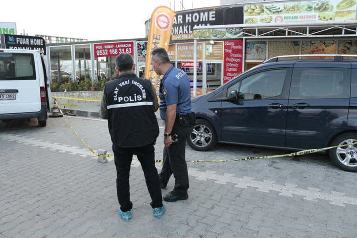 İstanbul\'da Silahlı Kavga: 1\'i Ağır 3 Yaralı