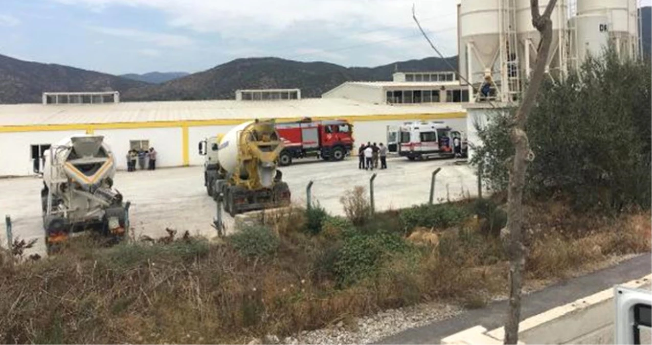İzmir\'de Genç İşçi, Temizlemek İçin İçine Girdiği Beton Makinesinin Aniden Çalışması Üzerine Hayatını Kaybetti