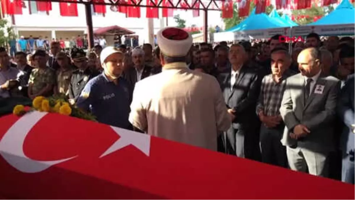 Kahramanmaraş Şehit Özel Harekat Polisi Bayram Çiçek ve Babaannesi Yolculuklarına Uğurlandı - 2