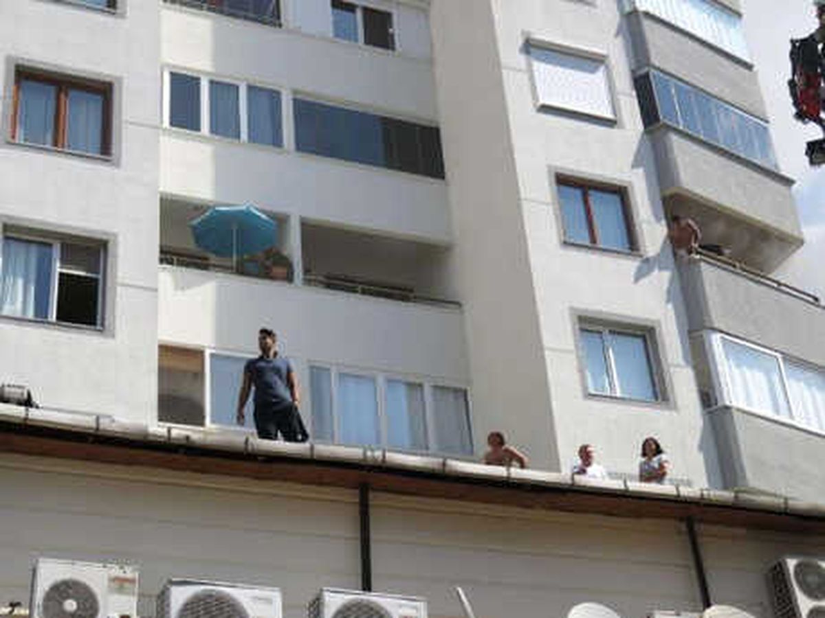 Kartal\'da Yangında Mahsur Kalanlar Kurtarıldı (1)