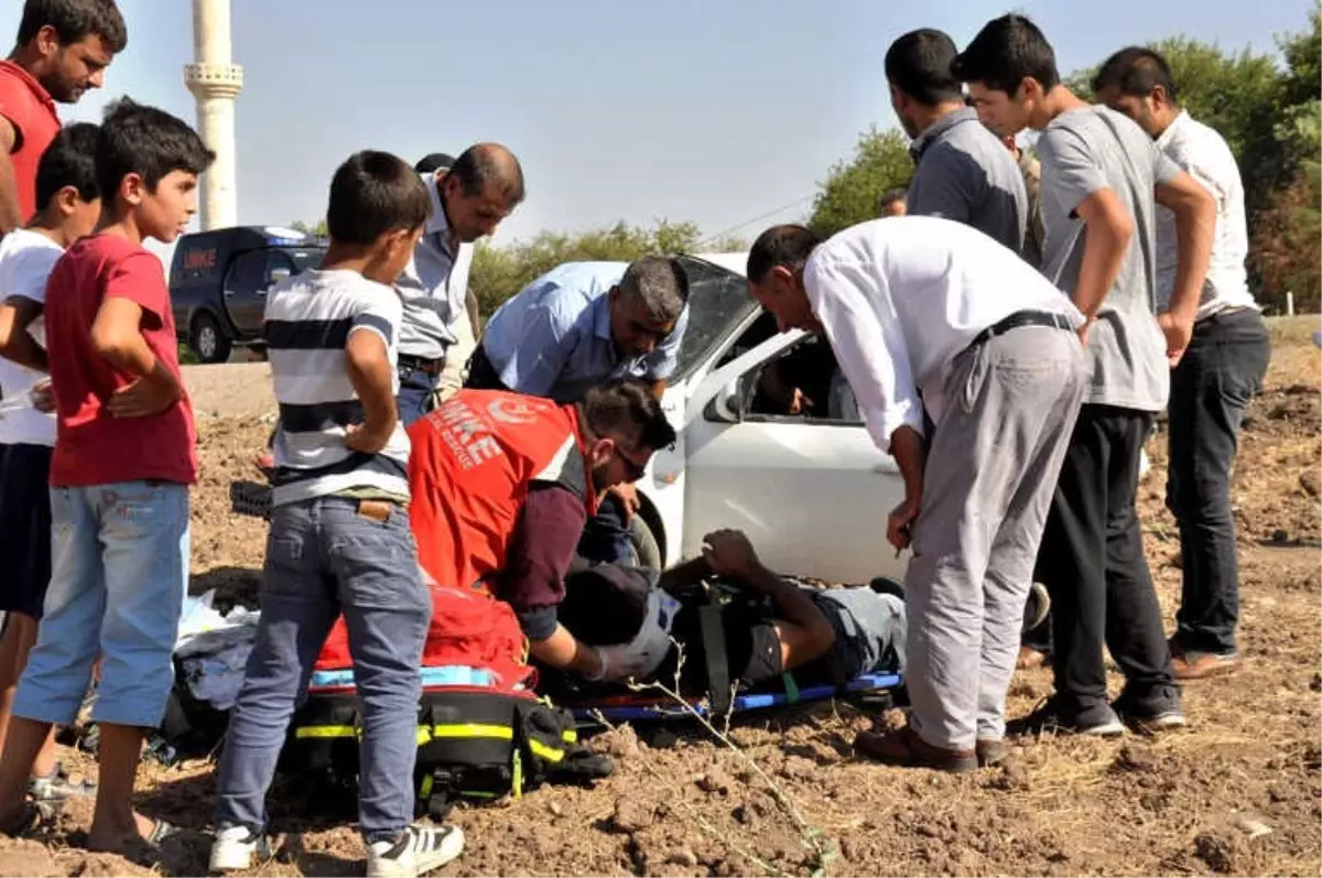 Kaza Yapan Sürücüyü Kurtarmak İçin Seferber Oldular