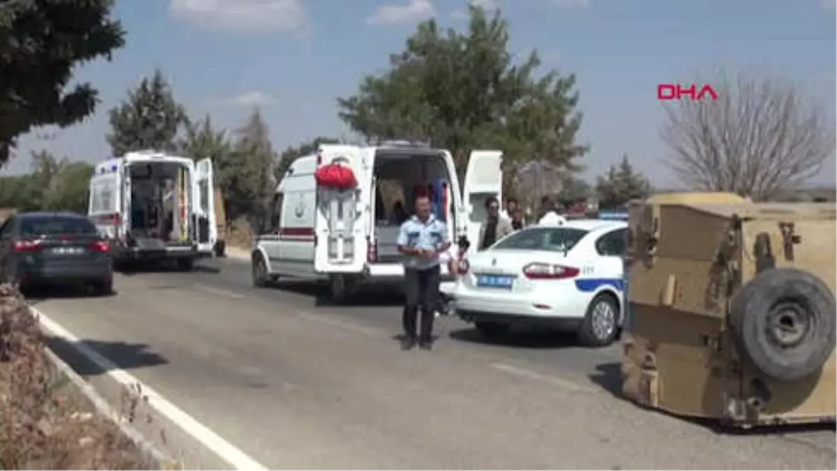 Kilis Otomobil ile Zırhlı Araç Çarpıştı 2\'si Polis, 3 Yaralı