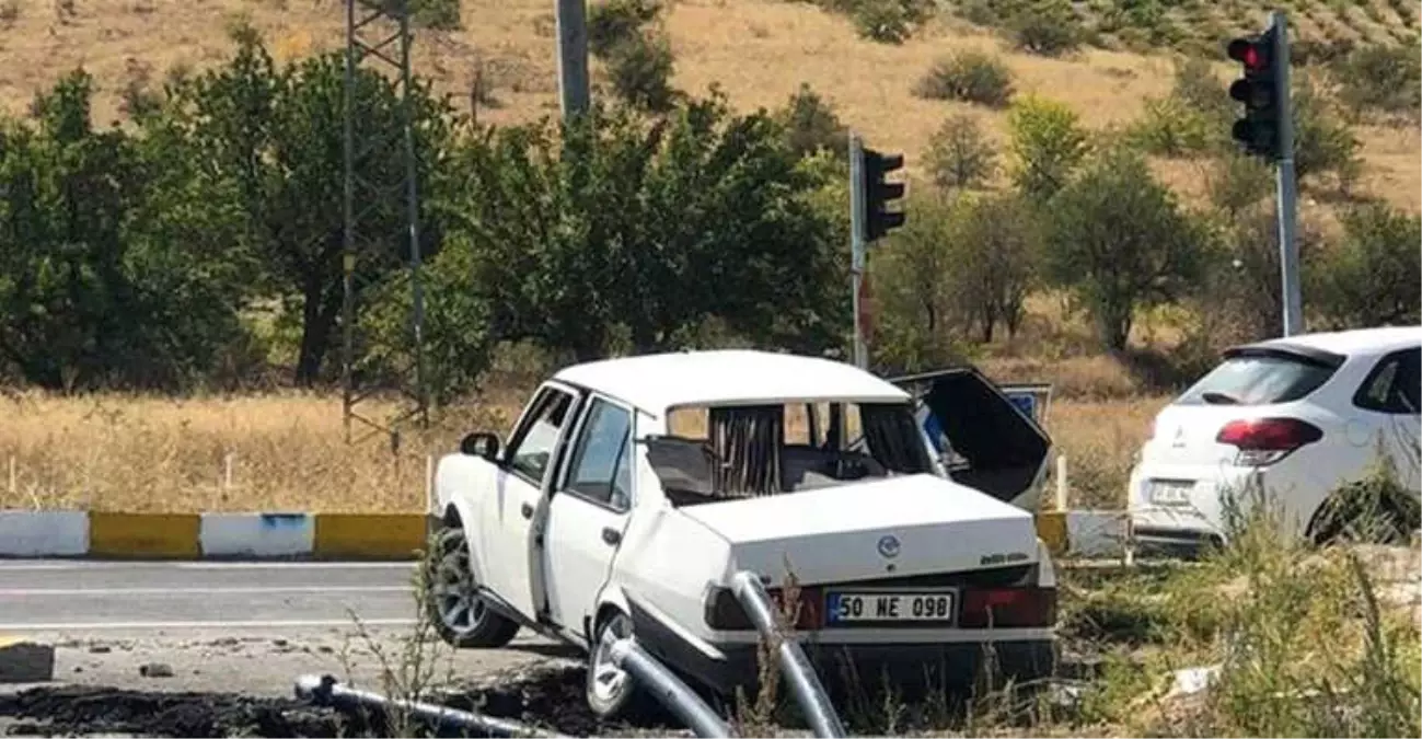 Kırmızı Işık İhlali Kötü Bitti: 2 Ölü, 3 Yaralı