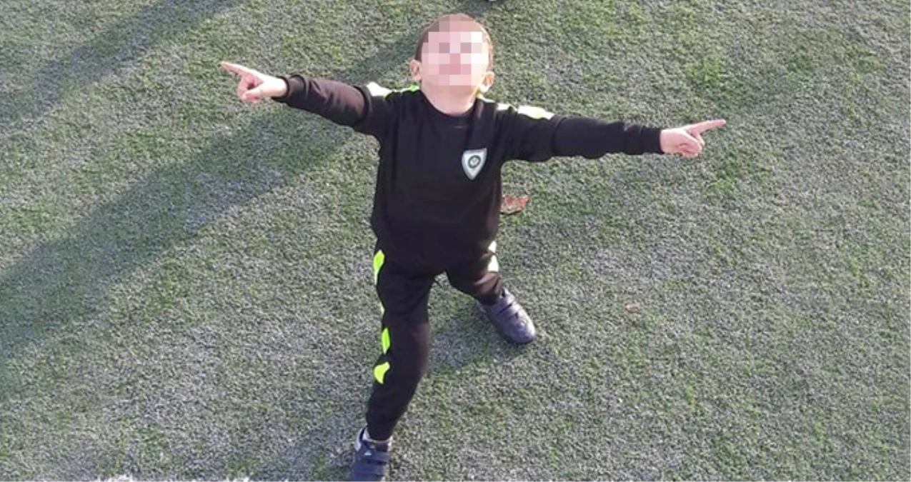 Manisa Büyükşehir Belediyespor\'da Eğitim Gören 7 Yaşındaki Minik Futbolcu Kafasına Kale Direği Düşmesi Sonucu Öldü