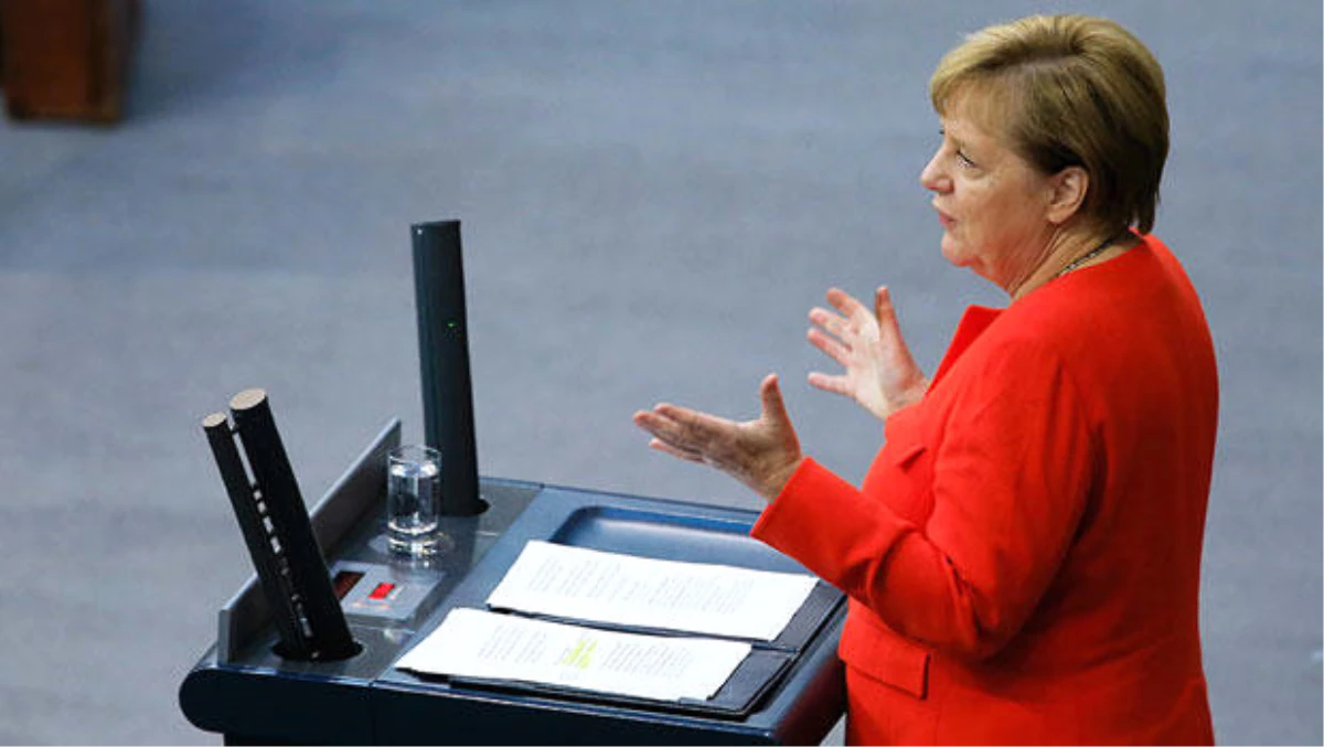 Merkel\'den Gençlere: Sevinebilirsiniz
